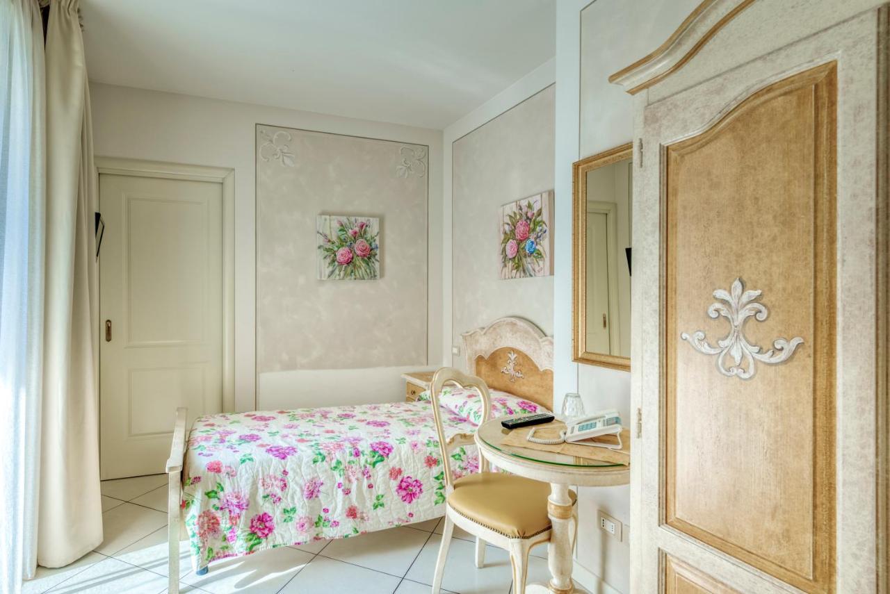 Villa Liberty Darfo Boario Terme Exterior photo