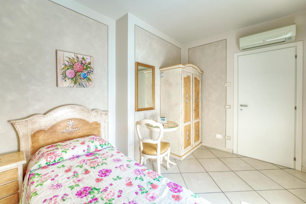 Villa Liberty Darfo Boario Terme Exterior photo